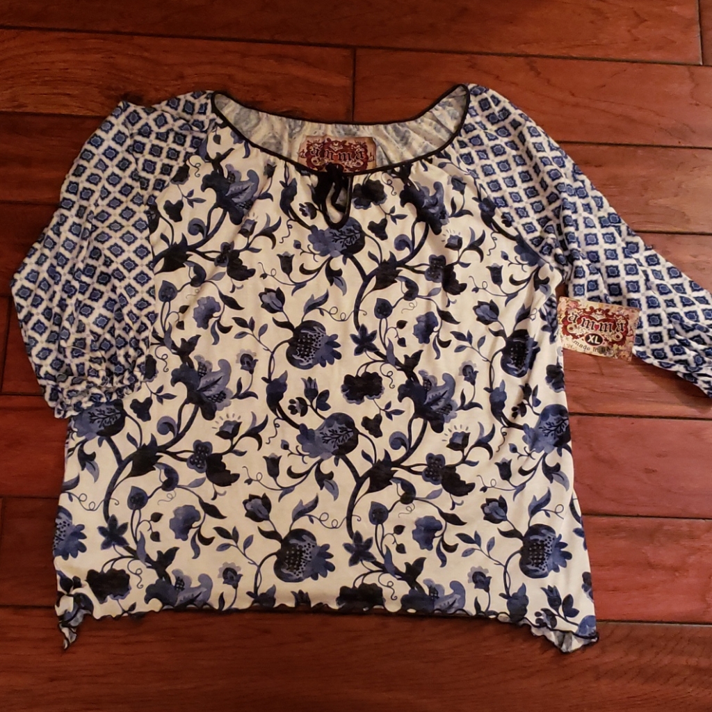 Top- Unique Design- Nwt
